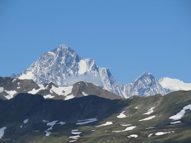 die Sicht reicht bis zum Oberaarhorn...