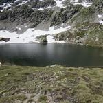 der Wanderweg führt uns nun oberhalb vom Ufer des oberen Lago della Valletta 2468 m.ü.M...