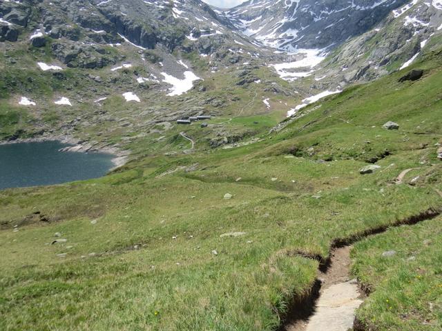 bei den Alpweiden von Maderone, fast am Ende des Stausees ...