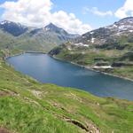 ...führt der Wanderweg einen Linksbogen durch