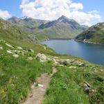 weiter abwärts erreichen wir danach das Nordufer des Lago di Lucendro...