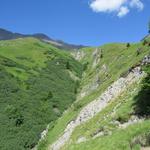 der Wanderweg führt rechts am Tobel entlang...