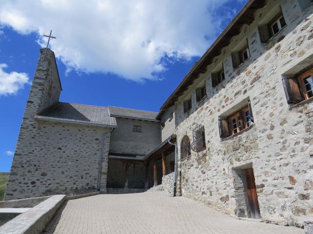 bei einer traumhaften Aussicht, legten wir auf dem Vorplatz der Kirche, die Mittagspause ein