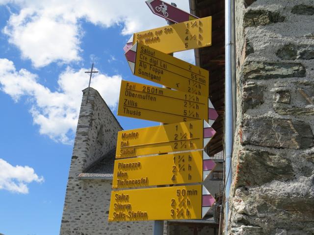 Wegweiser auf Ziteil 2433 m.ü.M.