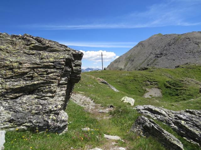 kurz danach erreichen wir bei Punkt 2438 m.ü.M. einen schönen Aussichtspunkt...