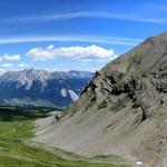 sehr schönes Breitbildfoto mit Blick Richtung Lenzerheide, Parpaner Rothorn, Lenzerhorn, Alvaschein und Piz Toissa