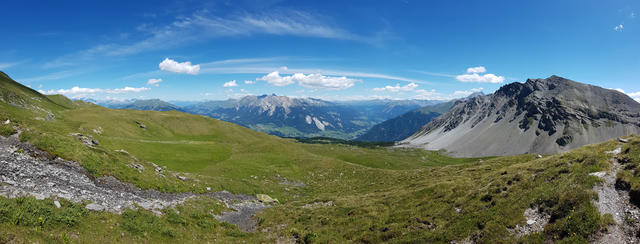 sehr schönes Breitbildfoto. Stätzer Horn, Lenzerheide, Rothorn, Landwassertal und Piz Toissa