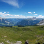 sehr schönes Breitbildfoto mit Blick Richtung Lenzerhorn, Landwassertal, Piz Ela und Piz Toissa