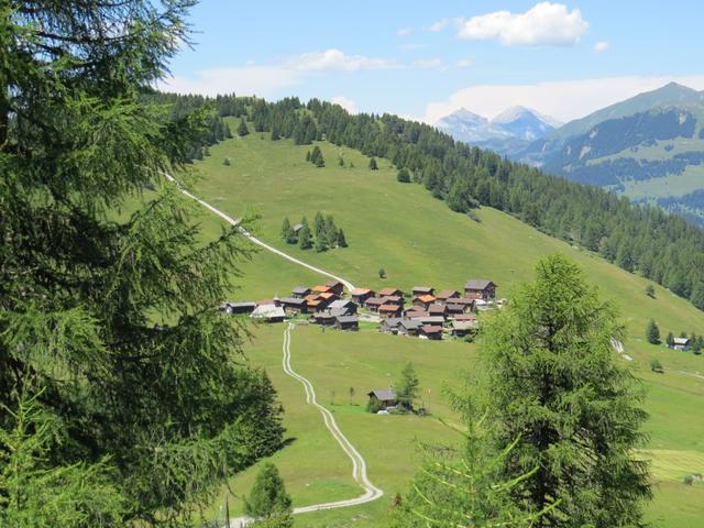 Obermutten liegt in einer Passsenke hoch oben zwischen dem Schams und der Schlucht zwischen Thusis und Tiefenkastel