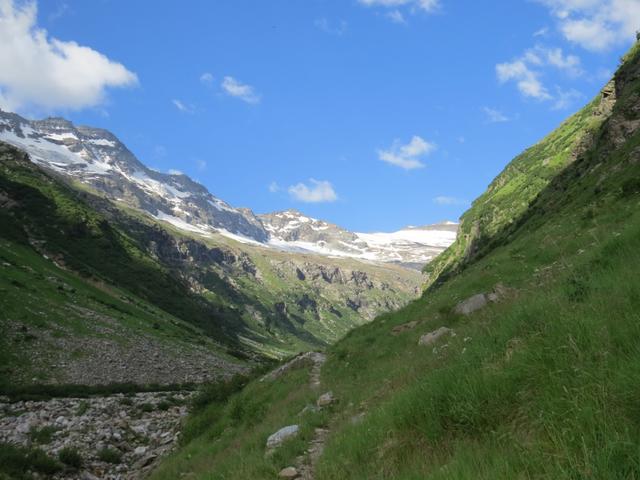 bei Punkt 1719 m.ü.M. beginnt nun unsere Wanderung die uns zur Zapporthütte führen wird