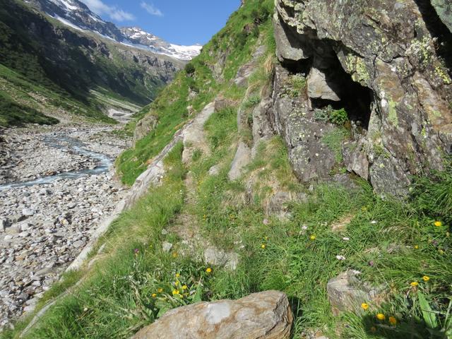 das erste Teilstück zeigt sich erstaunlicherweise sofort recht alpin