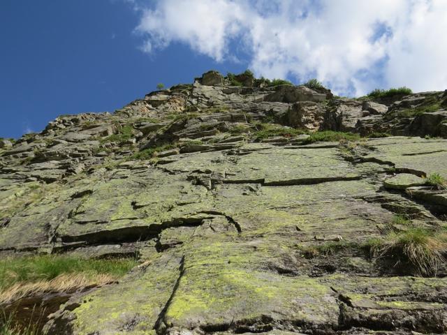 steil ragen hier die Felswände in den Himmel