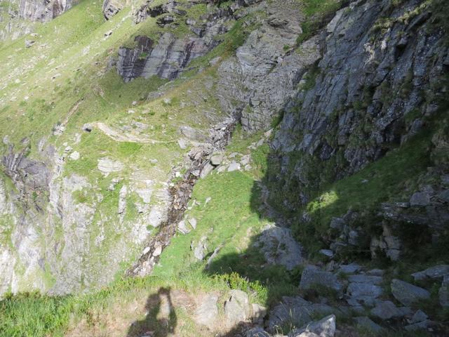 Blick in die Schlucht mit dem Namen "Höll". Bei Schnee oder nach Regentage möchten wir die Schlucht nicht durchquere