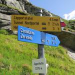 Wegweiser bei der Zapporthütte 2276 m.ü.M.