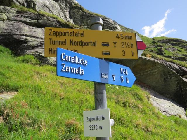 Wegweiser bei der Zapporthütte 2276 m.ü.M.