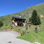 mit dem Auto zuhinterst ins Val Ferret bis nach Ferret 1700 m.ü.M.