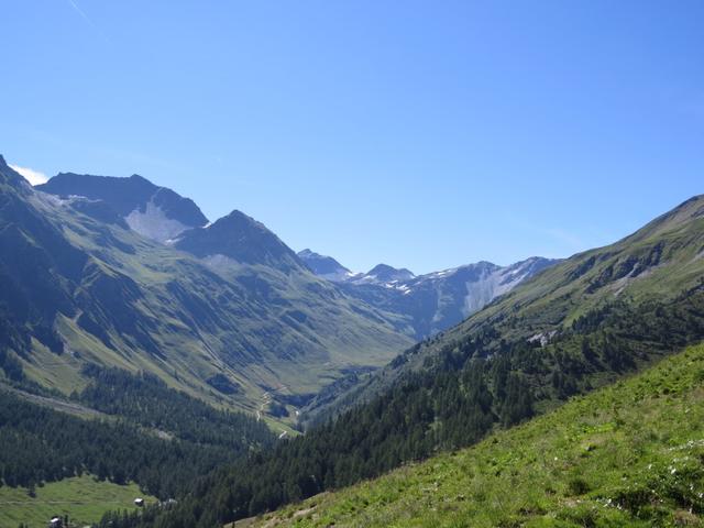 Blick in das Talende des Val Ferret. Bedingt durch seine abgeschiedene Lage bis Anfang des 20.Jhr. wenig bekannt