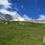 steil ragt der Mont Dolent gegen den Himmel