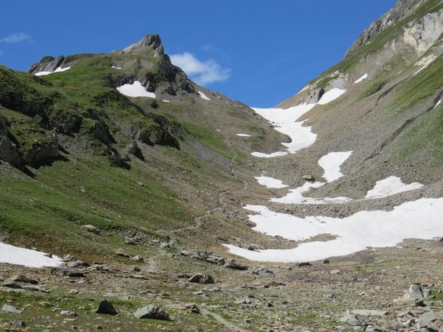 ...geht es nun merklich steiler aufwärts 2271 m.ü.M.