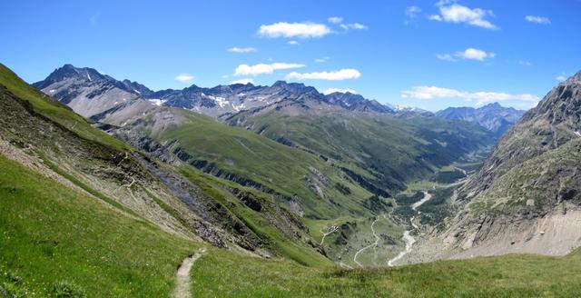 sehr schönes Breitbildfoto mit Blick ins italienische Val Ferret