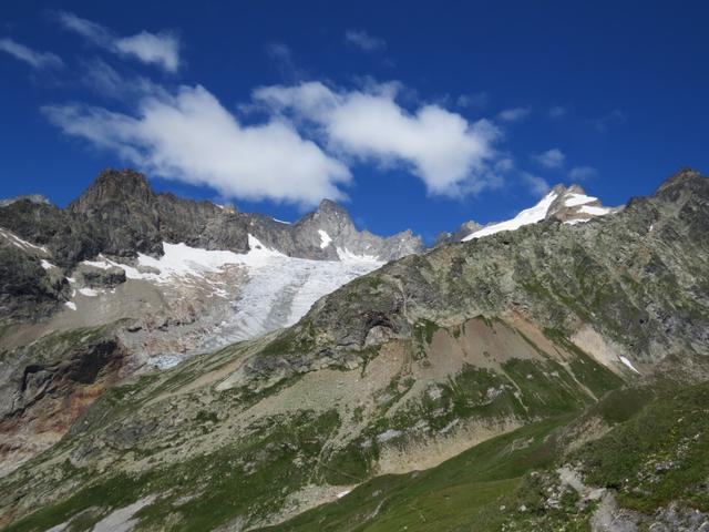 Blick hinauf zum Triolet, Mont Dolent und Glacier de Pré de Bard