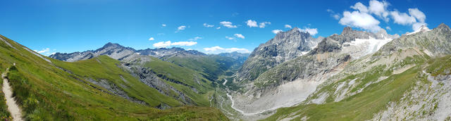 Blick ins italienische Val Ferret. Bei Breitbildfotos nach dem anklicken, immer noch auf Vollgrösse klicken