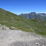 vom  Grand Col Ferret blicken wir auf der anderen Seite zum Wanderweg der uns ins Tal führen wird
