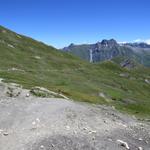 vom  Grand Col Ferret blicken wir auf der anderen Seite zum Wanderweg der uns ins Tal führen wird