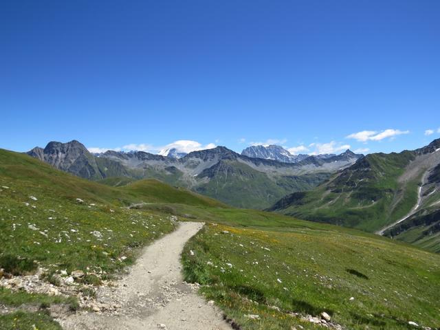 mit Blick auf Grand Combin und Mont Vélan nehmen wir nach einer kurzen Pause den Abstieg unter die Füsse