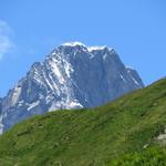 ... und bei einer traumhaften Aussicht auf den Grandes Jorasses...