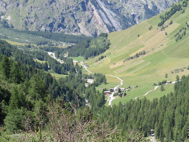 Blick auf Ferret und zuhinterst nach La Fouly