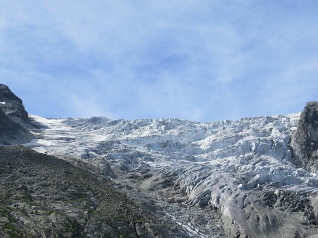 wie ein Meer aus Eis liegt die Fläche des Glacier du Trient auf der anderen Talseite