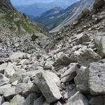 der Bergweg führt uns nun durch eine grosse Blockschutthalde