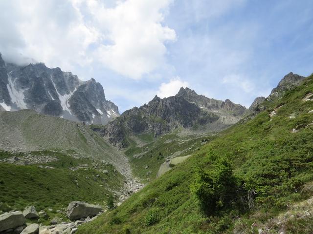 ...auf der die Tourenfahrer hier durch die im Südwesten befindliche Combe des Ecandies herunterkommen