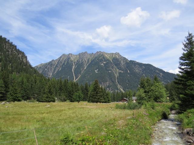 Blick zum Le Catogne. Diesen Berg haben wir unterdessen auch bestiegen. War kräftezehrend und schweisstreibend