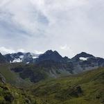 vor uns taucht der Kessel des Valsorey mit dem Mont Vélan auf