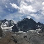 hier tut sich ein wilder Tiefblick zur Gletscherzunge des Glacier du Tseudet auf