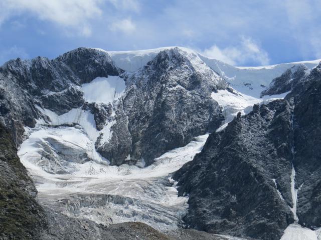 Eis und Fels soweit das Auge reicht. Blick auf den Mont Vélan