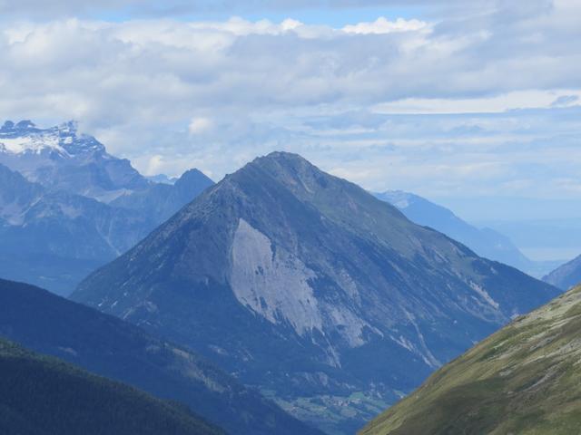 Blick zum Catogne. Diesen Berg haben wir unterdessen bestiegen. War kräftezehrend und schweisstreibend