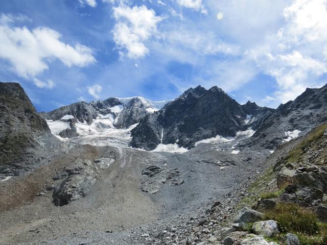 linkerhand immer den Mont Vélan bestaunend...