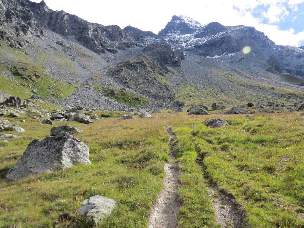 ...und erreichen bald die grüne Ebene bei Les Grands Plans 2529 m.ü.M.