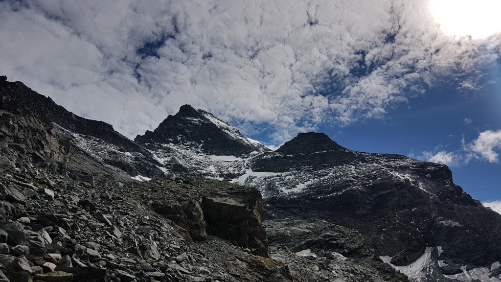 Blick hinter der Hütte, hinauf zum Combin de Valsorey