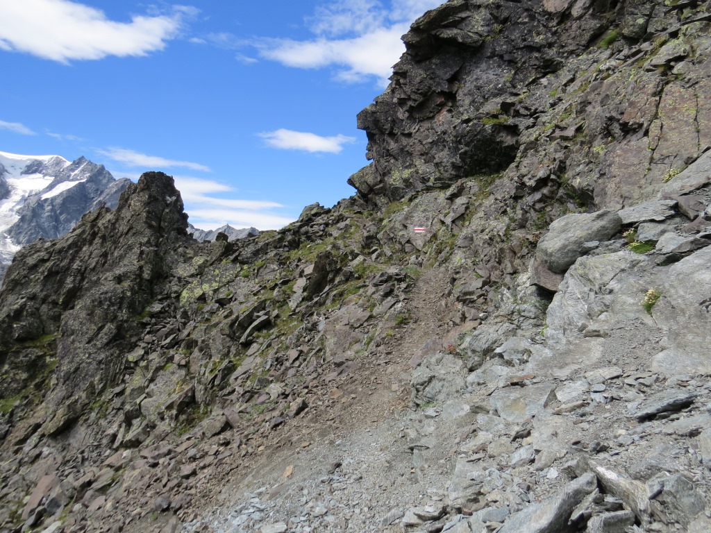 hat man Punkt 2949 m.ü.M. erreicht, ist das mit Abstand anspruchsvollste Teilstück hinter einem