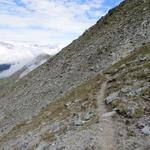 der Bergweg führt uns nun alles am Geröllhang des Les Botseresses entlang