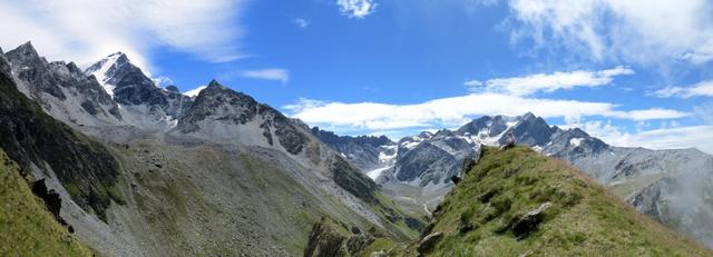 sehr schönes Breitbildfoto mit Blick auf Combin de Valsorey, Aiguilles de Valsorey und Mont Vélan