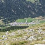 900 Höhenmeter tiefer ist Bourg St.Pierre ersichtlich