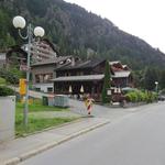 wir laufen durch das schön gelegene Champex-Lac und erreichen das mitten im Ortszentrum gelegene, Restaurant Relais de Campagne