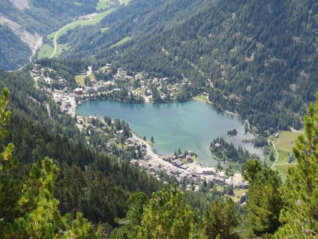 800 Höhenmeter tiefer liegt der blaue Lac de Champex