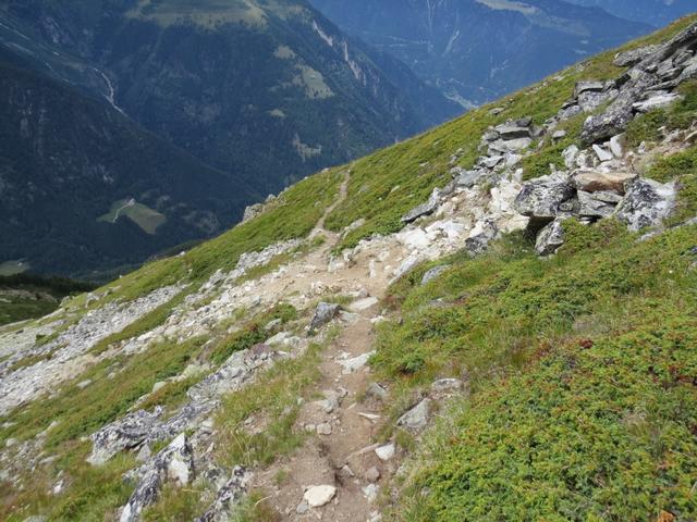der Bergweg ist sehr gut ersichtlich und führt uns zu Punkt 2505 m.ü.M.