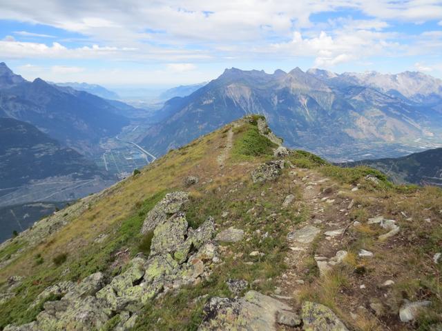 während dem Absteigen Richtung Punkt 2402 m.ü.M. können wir uns nicht sattsehen